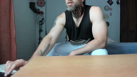 Snapshot of sexycolombian2022 chatting on 12/25/24, 02:23 Antonioylola online show from 12/25/24, 02:23