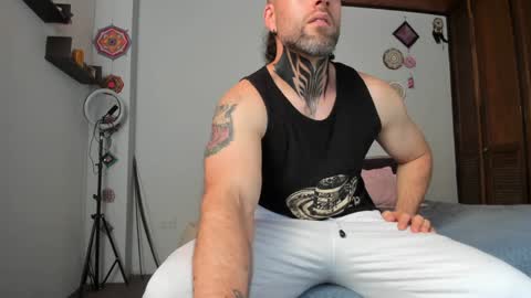 Snapshot of sexycolombian2022 chatting on 12/25/24, 08:28 Antonioylola online show from 12/25/24, 08:28
