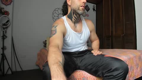 Snapshot of sexycolombian2022 chatting on 12/28/24, 06:40 Antonioylola online show from 12/28/24, 06:40
