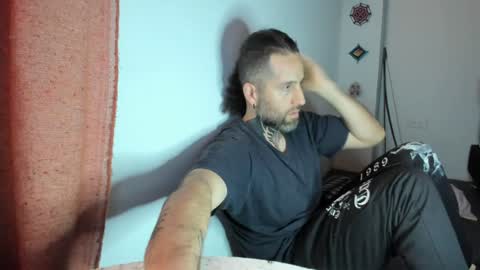 Snapshot of sexycolombian2022 chatting on 01/01/25, 12:33 Antonioylola online show from 01/01/25, 12:33