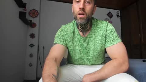 Snapshot of sexycolombian2022 chatting on 01/04/25, 06:19 Antonioylola online show from 01/04/25, 06:19