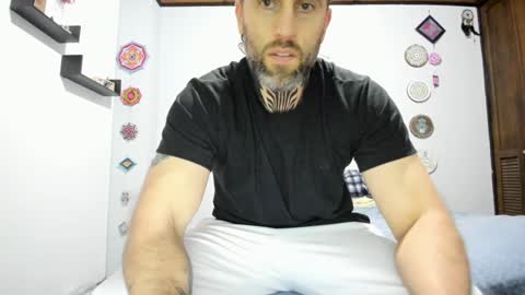 Snapshot of sexycolombian2022 chatting on 01/05/25, 01:03 Antonioylola online show from 01/05/25, 01:03