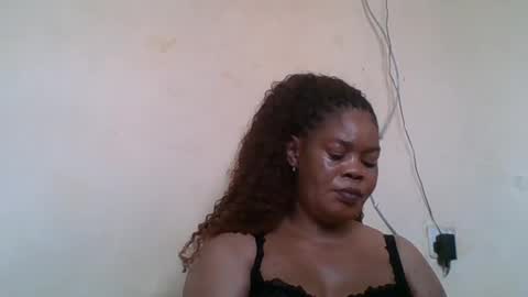 Snapshot of sexydove2 chatting on 06/15/26, 06:26 EMILY online show from 06/15/26, 06:26