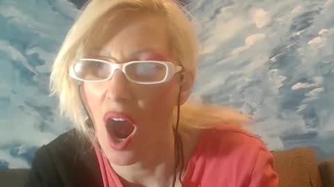 Snapshot of sexyeni chatting on 12/18/24, 03:04 ENI pvt moan your name WHEN I M NOT online you tell me in SNAPCHAT deal yes add me... FREE TWITTER magiconline101...... online show from 12/18/24, 03:04