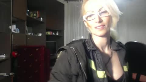 Snapshot of sexyeni chatting on 03/05/25, 11:16 ENI pvt moan your name WHEN I M NOT online you tell me in SNAPCHAT deal yes add me... FREE TWITTER magiconline101...... online show from 03/05/25, 11:16