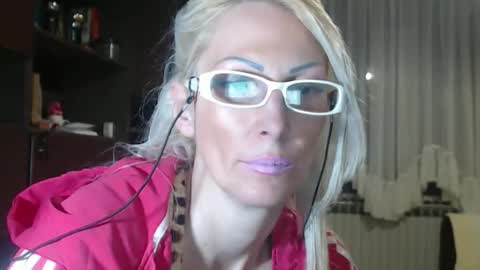 Snapshot of sexyeni chatting on 09/22/25, 08:22 ENI pvt moan your name WHEN I M NOT online you tell me in SNAPCHAT deal yes add me... FREE TWITTER magiconline101...... online show from 09/22/25, 08:22