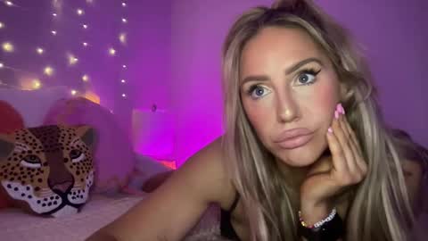 Snapshot of sexygoodvibebabe69 chatting on 01/07/25, 10:43 Ashley Love online show from 01/07/25, 10:43