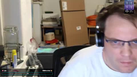 Snapshot of sexyhotboy87 chatting on 12/16/24, 06:43 Henry online show from 12/16/24, 06:43