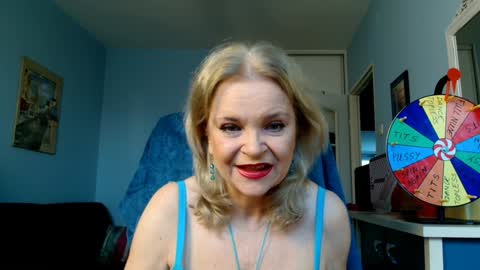 Snapshot of sexyjennyeu chatting on 12/04/24, 11:41 Jenny online show from 12/04/24, 11:41