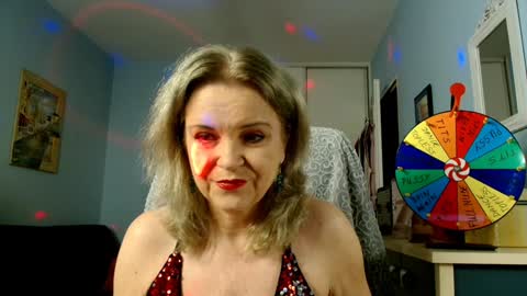 Snapshot of sexyjennyeu chatting on 01/01/25, 08:37 Jenny online show from 01/01/25, 08:37