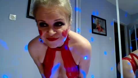 Snapshot of sexyjennyeu chatting on 02/14/25, 08:26 Jenny online show from 02/14/25, 08:26