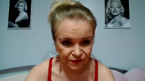Snapshot of sexyjennyeu chatting on 02/16/25, 08:11 Jenny online show from 02/16/25, 08:11