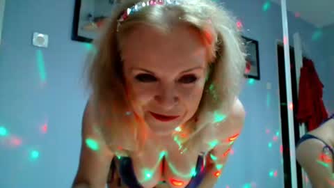 Snapshot of sexyjennyeu chatting on 02/26/25, 08:44 Jenny online show from 02/26/25, 08:44