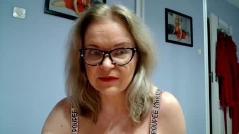 Snapshot of sexyjennyeu chatting on 03/04/25, 08:27 Jenny online show from 03/04/25, 08:27