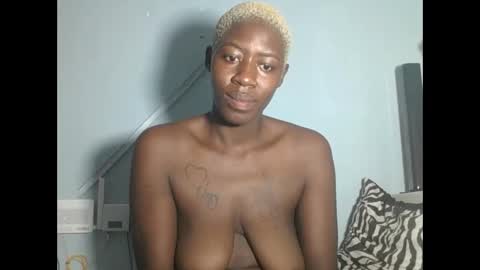 Snapshot of sexykitty48 chatting on 02/05/25, 06:48 FENNY online show from 02/05/25, 06:48