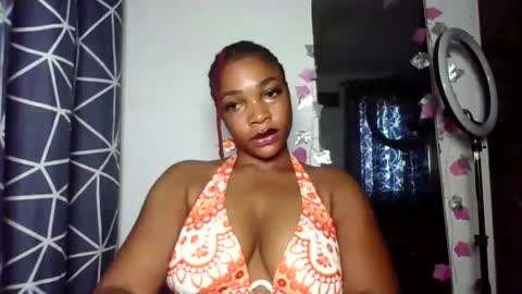 Snapshot of sexykuchie889 chatting on 05/21/26, 08:32 malia online show from 05/21/26, 08:32