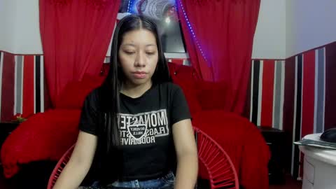 Snapshot of sexylaurita4u chatting on 02/18/25, 11:11 laura online show from 02/18/25, 11:11