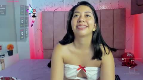 Snapshot of sexylaurita4u chatting on 10/15/25, 03:34 laura online show from 10/15/25, 03:34