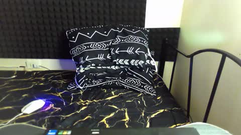 Snapshot of sexylove212002 chatting on 11/12/25, 06:14 Lily online show from 11/12/25, 06:14