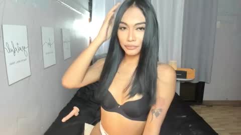 Snapshot of sexylovesappira chatting on 10/26/25, 05:13 maxine online show from 10/26/25, 05:13