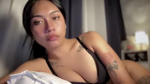 Snapshot of sexylovesappira chatting on 02/25/26, 06:45 maxine online show from 02/25/26, 06:45