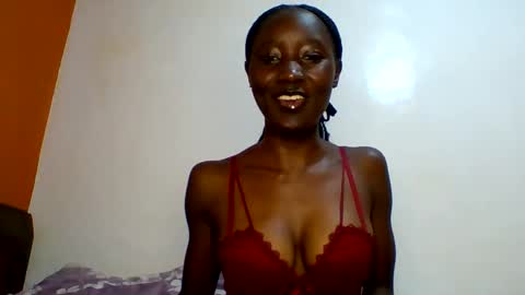Snapshot of sexylucia5 chatting on 06/01/26, 01:24 sexylucia5 online show from 06/01/26, 01:24