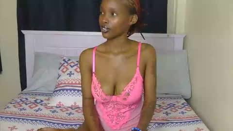 Snapshot of sexyluha chatting on 10/20/25, 01:44 sexyluha online show from 10/20/25, 01:44