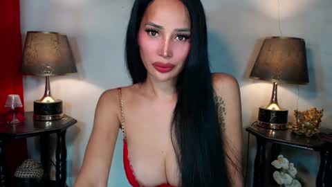 Snapshot of sexylusty2258 chatting on 07/08/26, 02:27 Queen Sofia online show from 07/08/26, 02:27