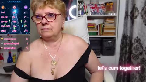 Snapshot of sexylynette4u chatting on 12/16/24, 09:57 sexylynette4u online show from 12/16/24, 09:57