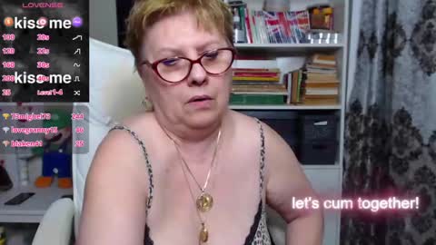 Snapshot of sexylynette4u chatting on 01/27/25, 06:41 sexylynette4u online show from 01/27/25, 06:41