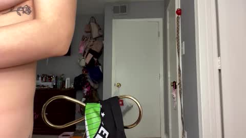 Snapshot of sexymamita22 chatting on 04/14/26, 06:36 sexymamita22 online show from 04/14/26, 06:36