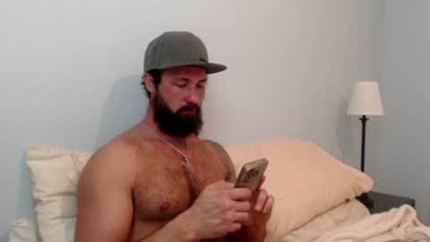 Snapshot of sexymanmk26 chatting on 01/23/25, 02:50 lets go private im ready to play pvt cum online show from 01/23/25, 02:50