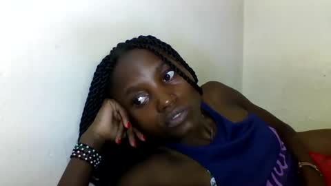 Snapshot of sexyneedle22 chatting on 02/12/25, 05:05 VIVIAN online show from 02/12/25, 05:05