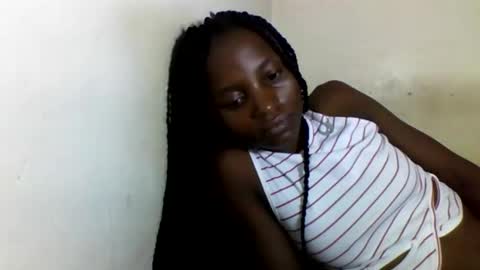 Snapshot of sexyneedle22 chatting on 02/14/25, 05:30 VIVIAN online show from 02/14/25, 05:30