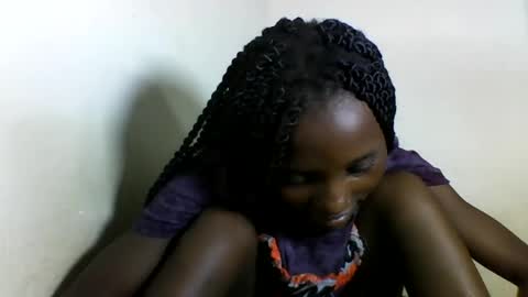 Snapshot of sexyneedle22 chatting on 02/16/25, 04:32 VIVIAN online show from 02/16/25, 04:32