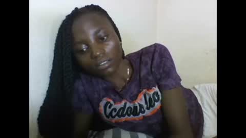 Snapshot of sexyneedle22 chatting on 02/17/25, 07:58 VIVIAN online show from 02/17/25, 07:58