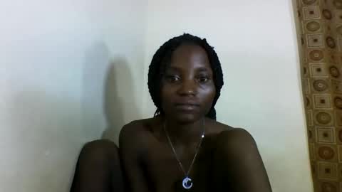Snapshot of sexyneedle22 chatting on 02/17/25, 02:04 VIVIAN online show from 02/17/25, 02:04