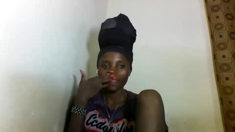 Snapshot of sexyneedle22 chatting on 02/18/25, 02:59 VIVIAN online show from 02/18/25, 02:59