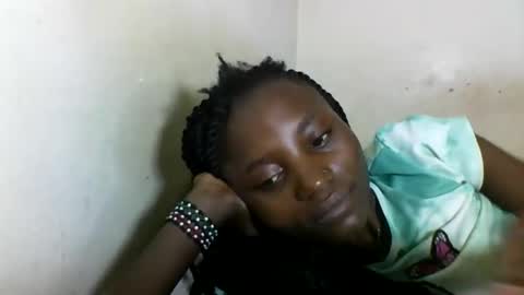 Snapshot of sexyneedle22 chatting on 02/19/25, 05:16 VIVIAN online show from 02/19/25, 05:16