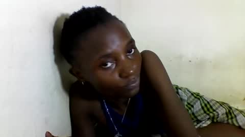 Snapshot of sexyneedle22 chatting on 03/02/25, 05:47 VIVIAN online show from 03/02/25, 05:47