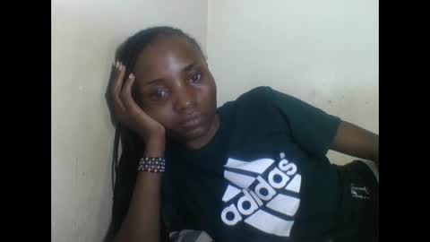 Snapshot of sexyneedle22 chatting on 03/10/25, 05:29 VIVIAN online show from 03/10/25, 05:29