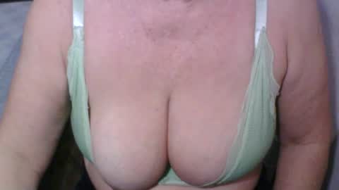Snapshot of sexyoldwet chatting on 06/21/26, 10:34 AnneSofia online show from 06/21/26, 10:34