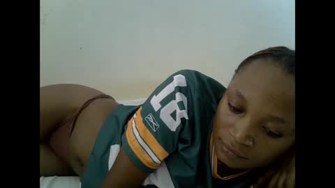 Snapshot of sexypetite4 chatting on 09/24/25, 07:12 SHARON online show from 09/24/25, 07:12