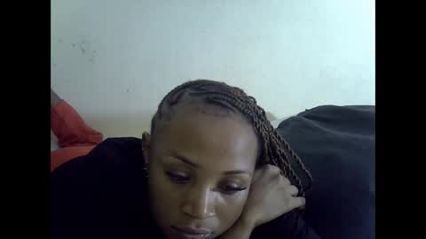 Snapshot of sexypetite4 chatting on 10/05/25, 06:06 SHARON online show from 10/05/25, 06:06