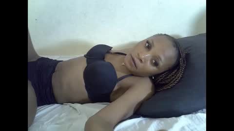 Snapshot of sexypetite4 chatting on 10/11/25, 08:35 SHARON online show from 10/11/25, 08:35