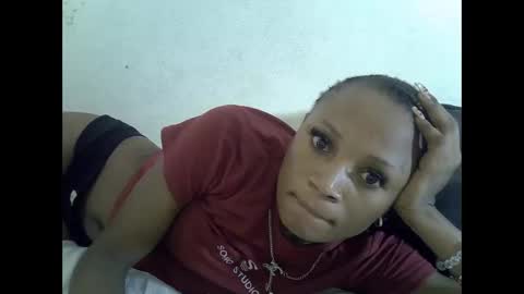 Snapshot of sexypetite4 chatting on 10/14/25, 06:47 SHARON online show from 10/14/25, 06:47