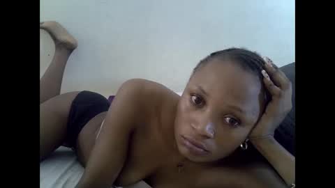 Snapshot of sexypetite4 chatting on 10/17/25, 06:49 SHARON online show from 10/17/25, 06:49