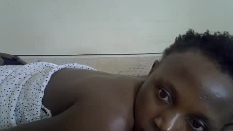 Snapshot of sexypetite4 chatting on 07/07/26, 07:23 SHARON online show from 07/07/26, 07:23