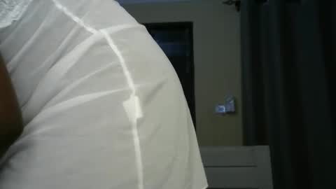 Snapshot of sexypetite_lee chatting on 12/11/24, 12:34 Lee online show from 12/11/24, 12:34