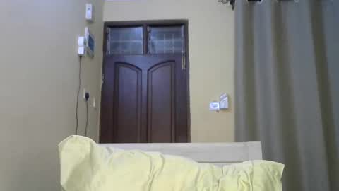 Snapshot of sexypetite_lee chatting on 12/13/24, 06:10 Lee online show from 12/13/24, 06:10